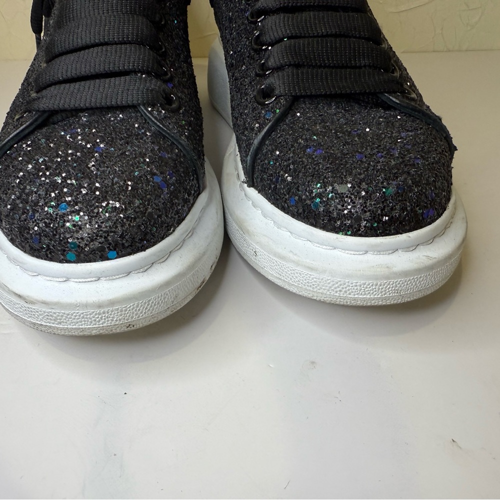 Alexander McQueen Black Sneakers with Speckled Design - Picture 2 of 7